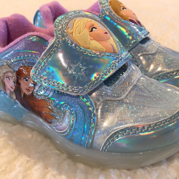 Frozen 2 Light up shoes! - Picture 4 of 15